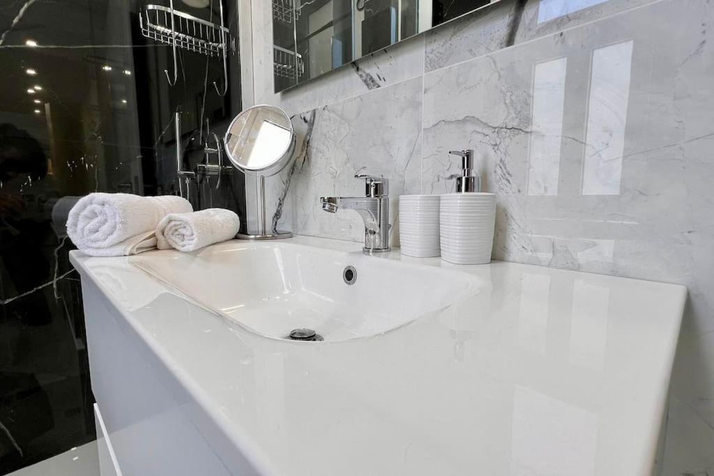Apartamento Urban House - Modern Flat Navigli Milan Center Exterior foto